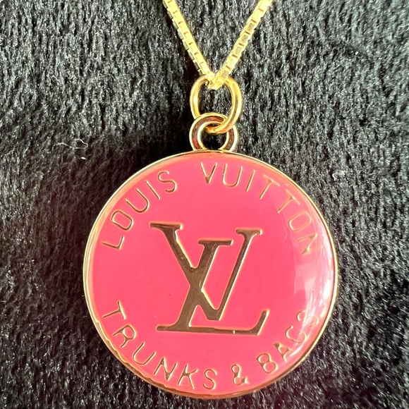 LV zipper pull necklace - Picture 3 of 4